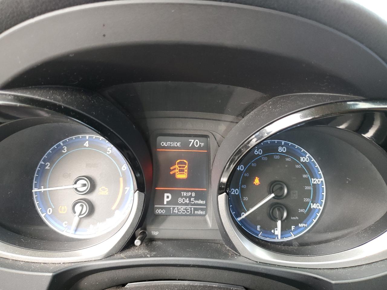 Toyota Corolla L Image 9