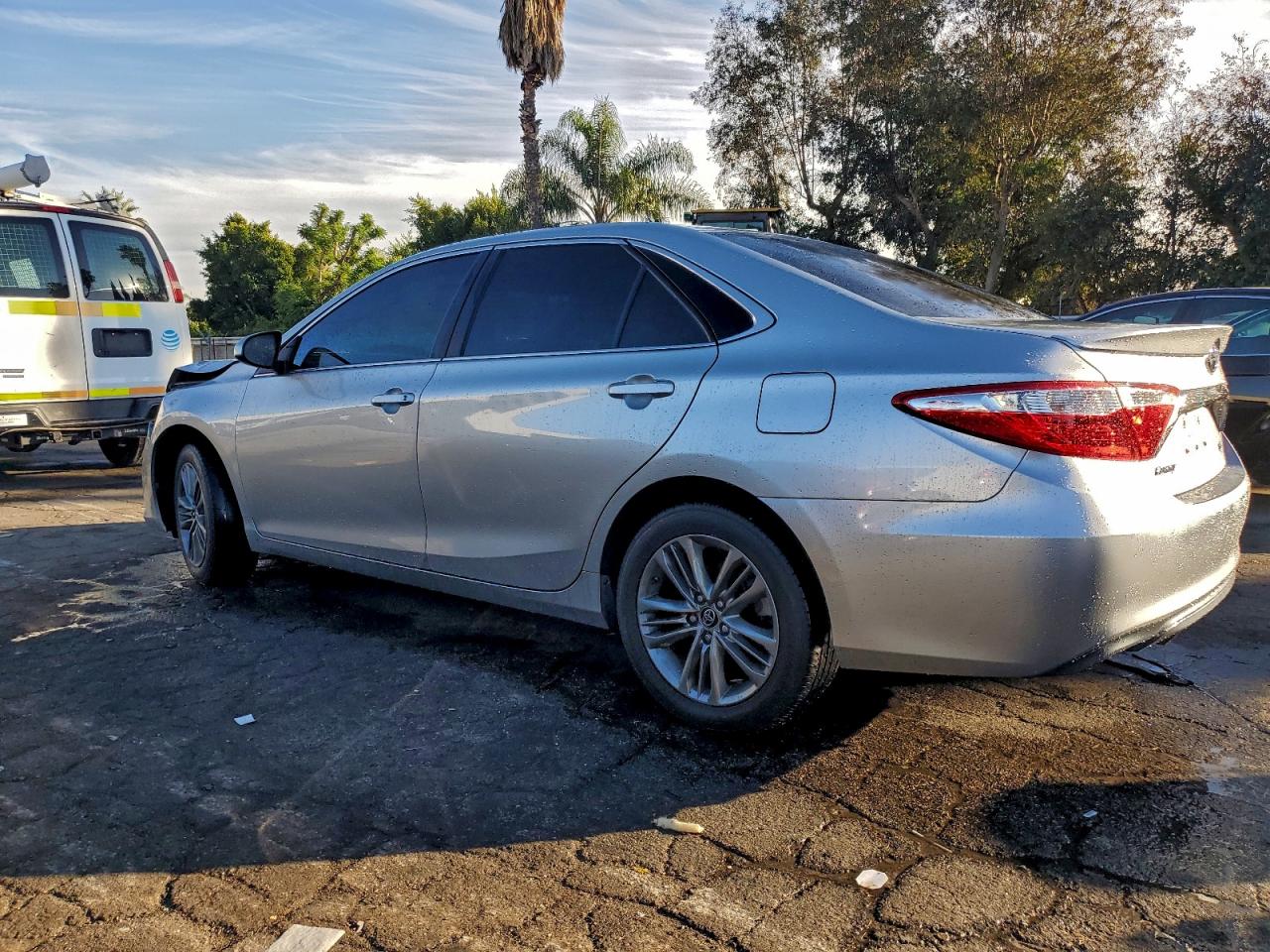Toyota Camry Le Image 11