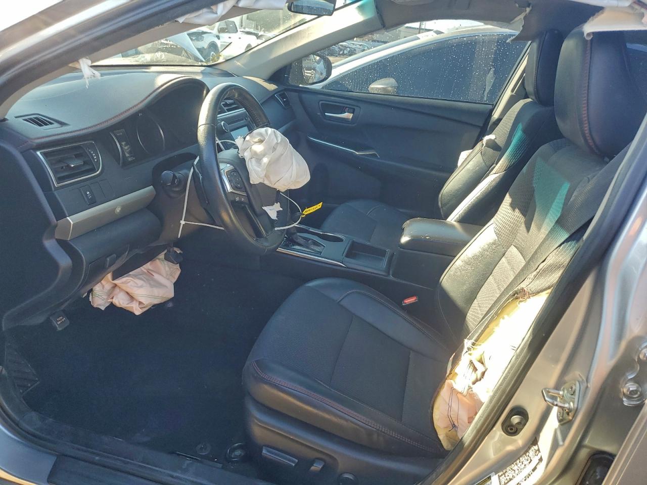 Toyota Camry Le Image 8