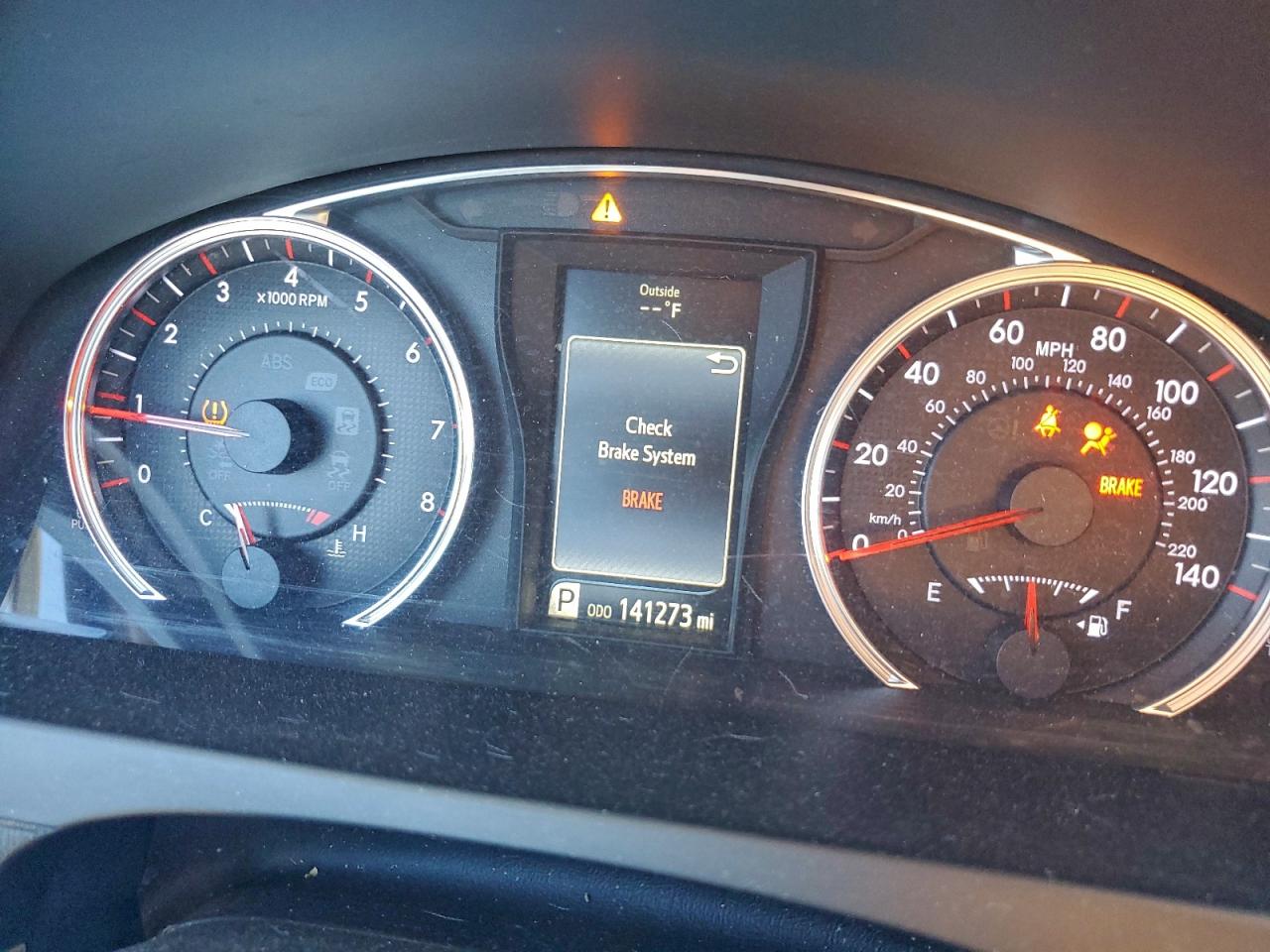 Toyota Camry Le Image 10