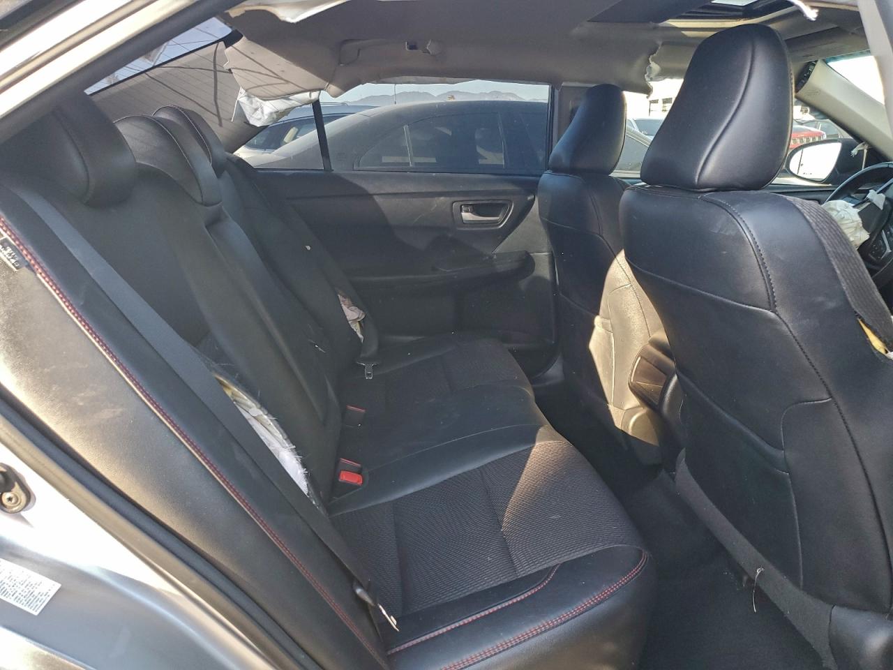 Toyota Camry Le Image 5