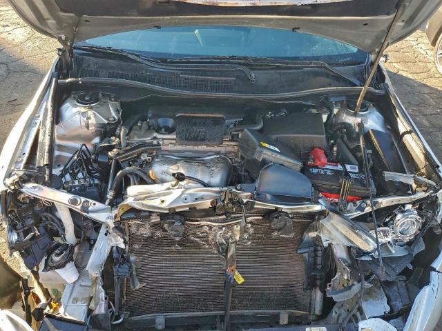 Toyota Camry Le Image 3