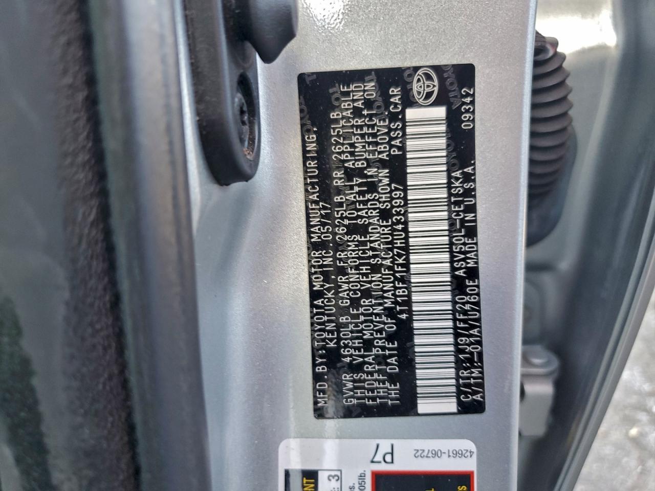 Toyota Camry Le Image 7