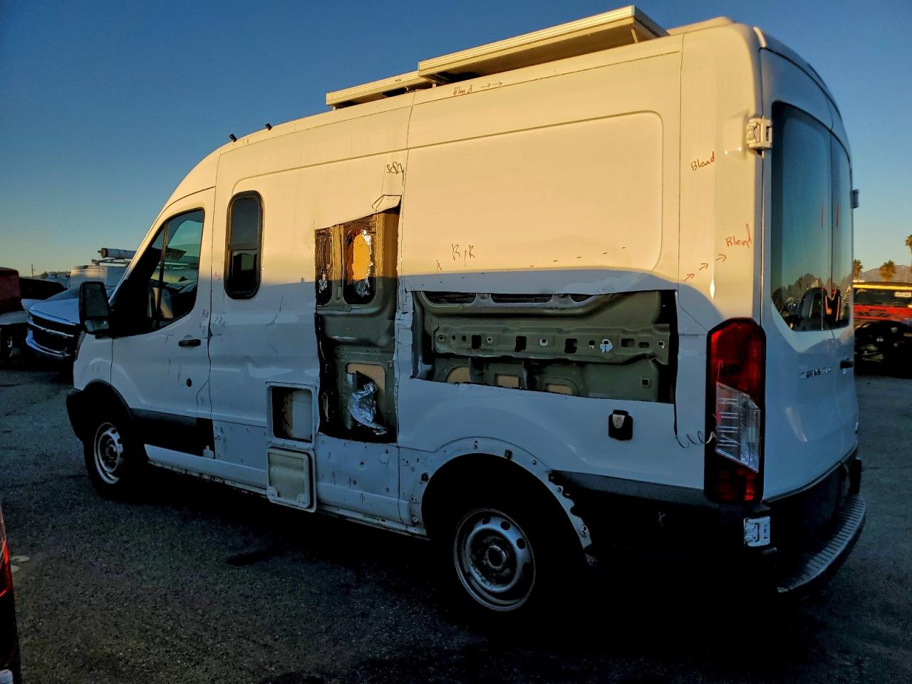 Ford Transit T-150 Image 4