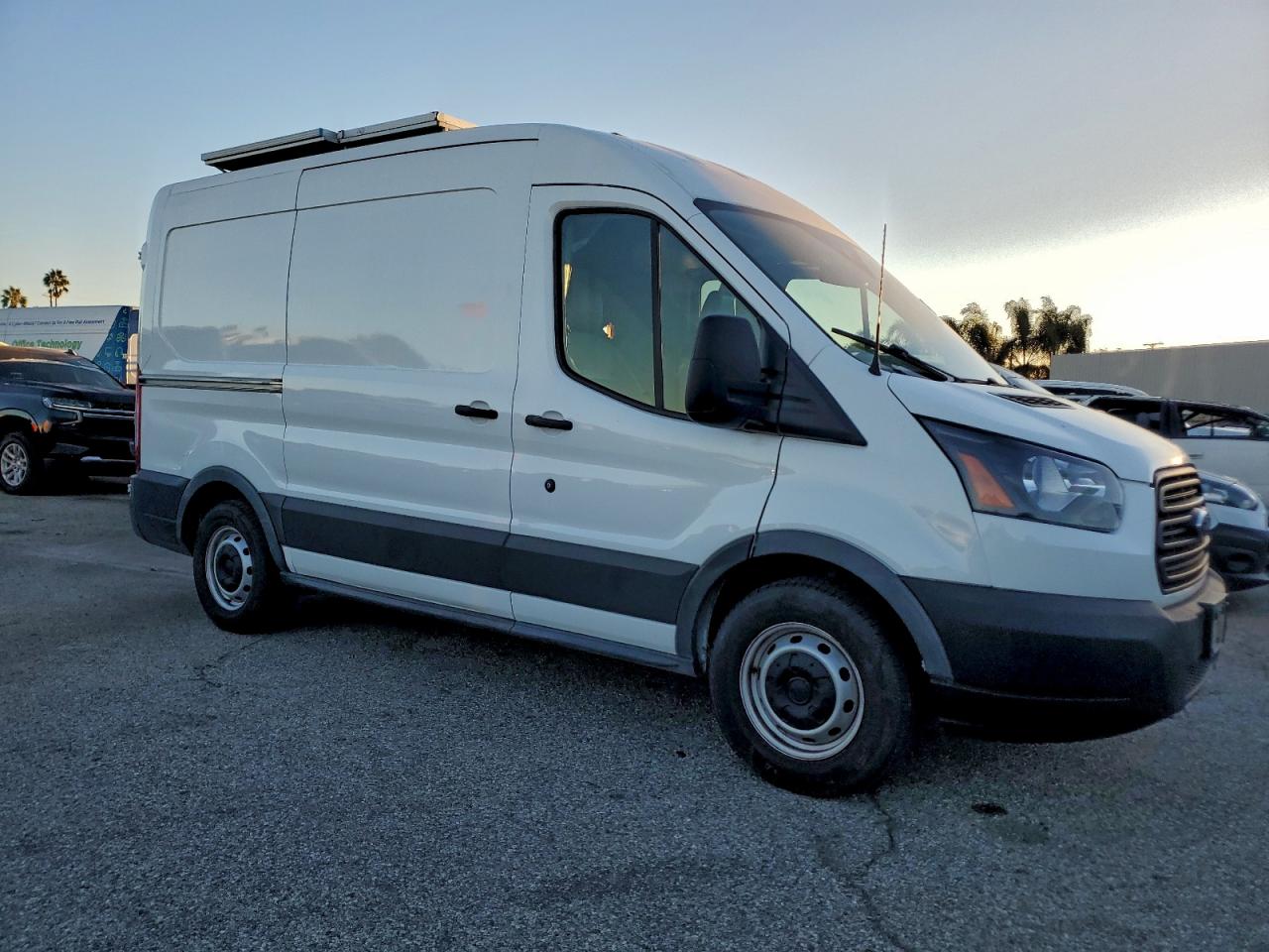Ford Transit T-150 Image 3