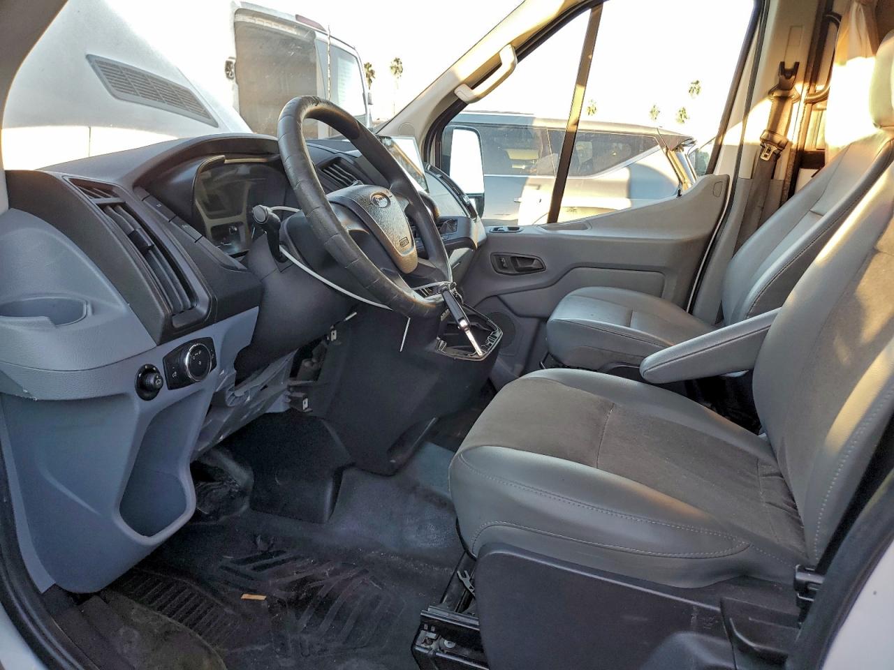 Ford Transit T-150 Image 6