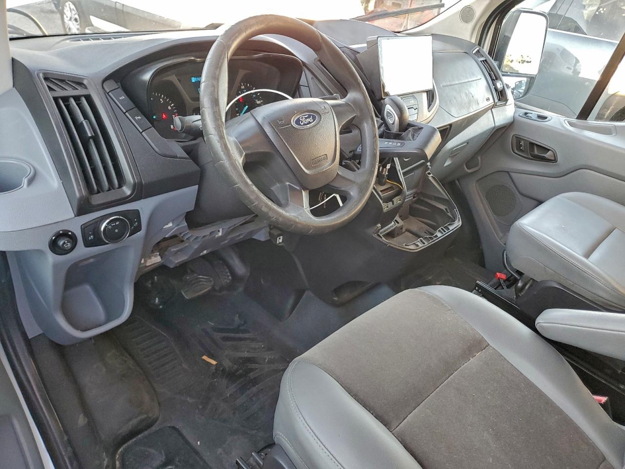 Ford Transit T-150 Image 12