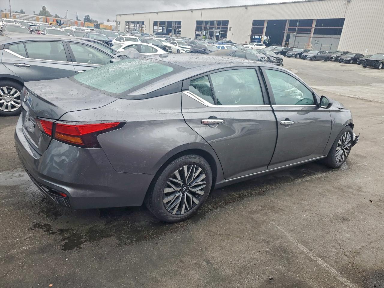 Nissan Altima Sv Image 2