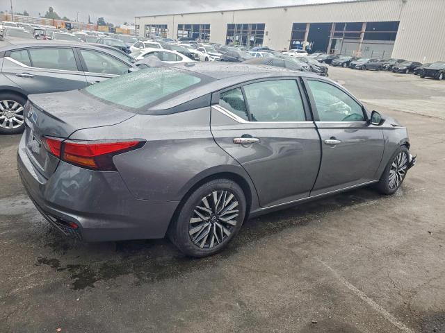 Nissan Altima Sv Image 2