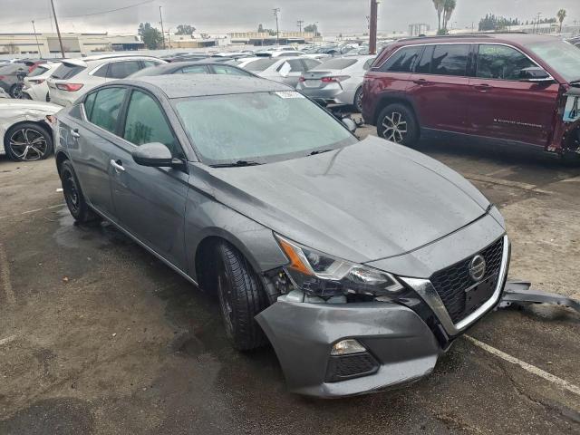 Nissan Altima S Image 6