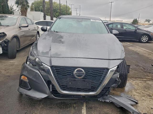 Nissan Altima S Image 9