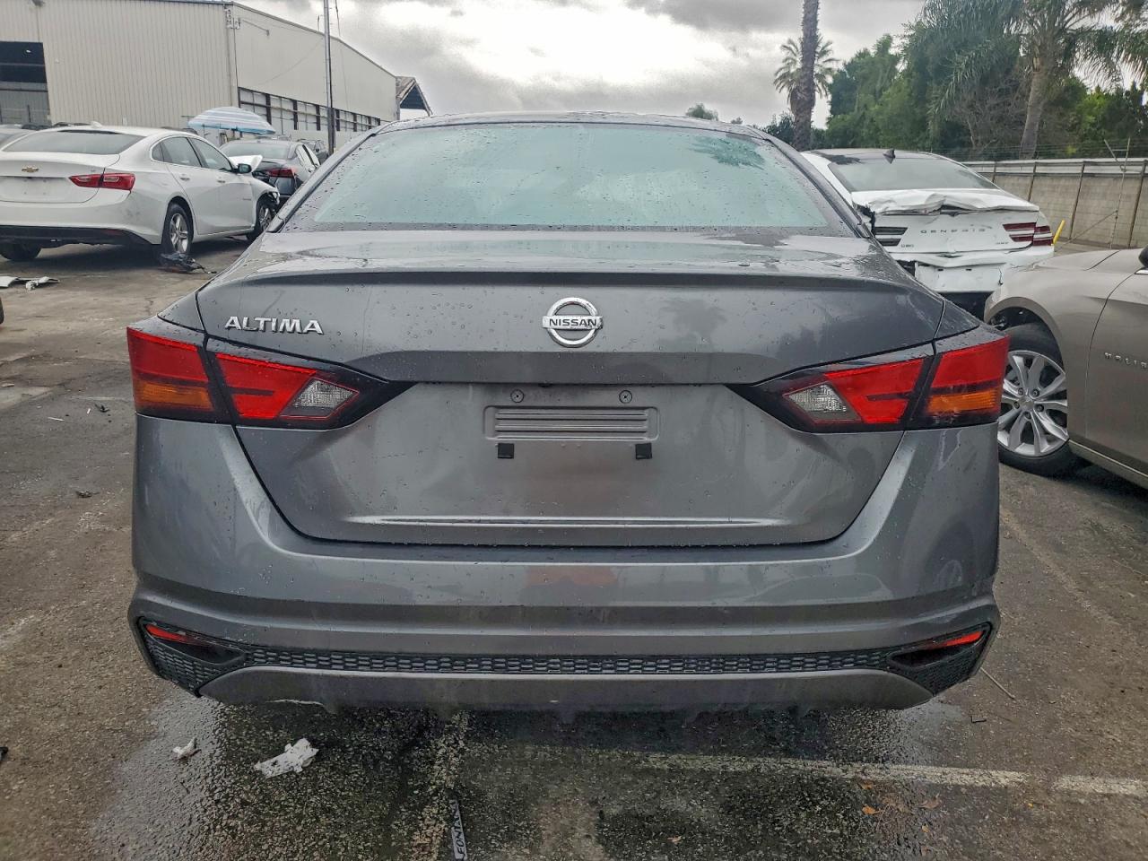 Nissan Altima S Image 8