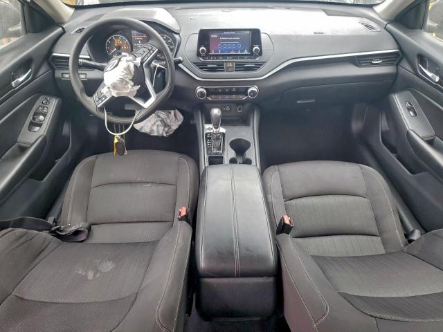 Nissan Altima S Image 5