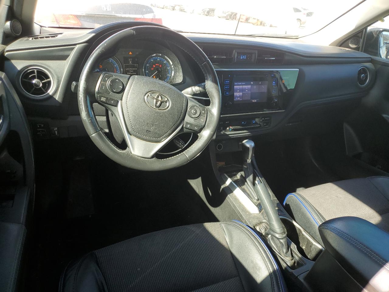 Toyota Corolla L Image 6