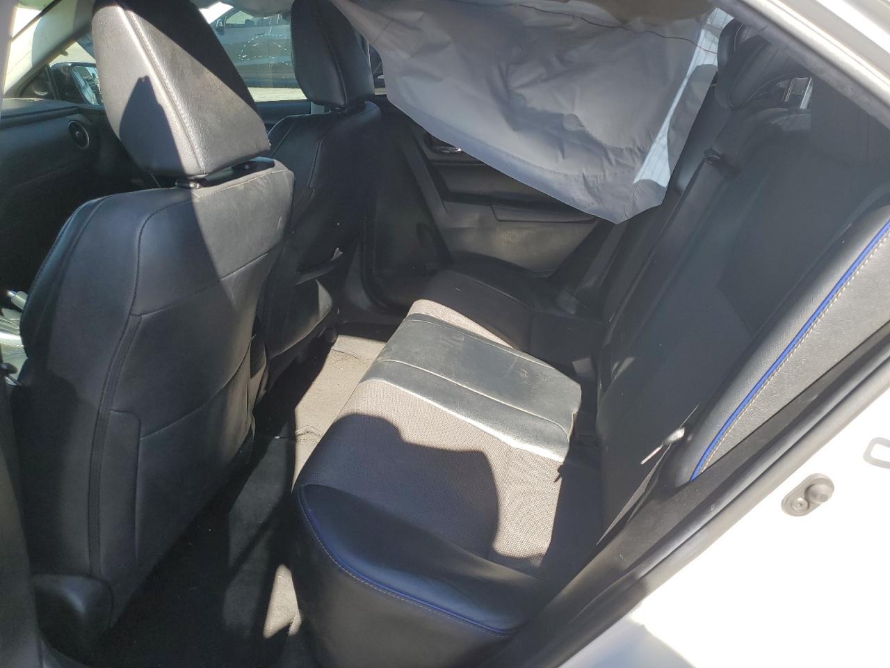 Toyota Corolla L Image 10