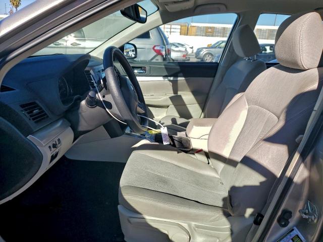 Subaru Legacy 2.5i Image 10