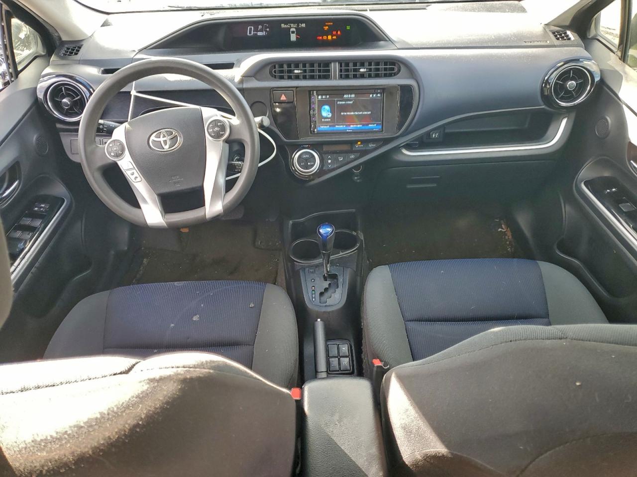 Toyota Prius Image 8