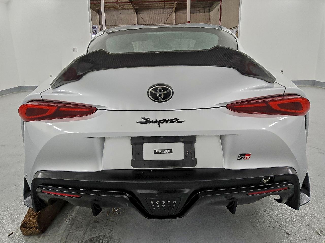 Toyota Supra Base Image 6