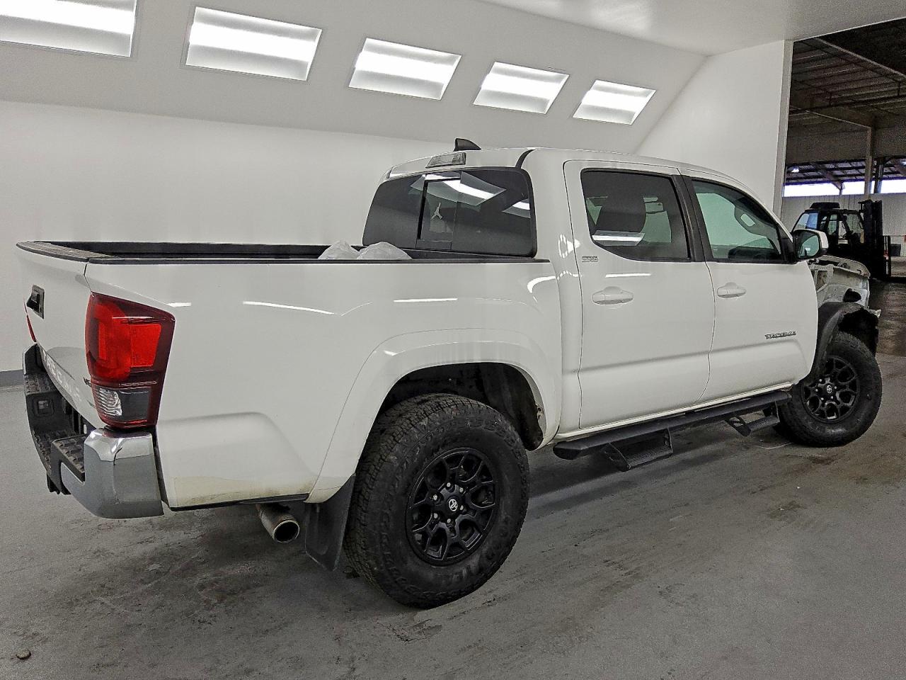 Toyota Tacoma Double Cab Image 2