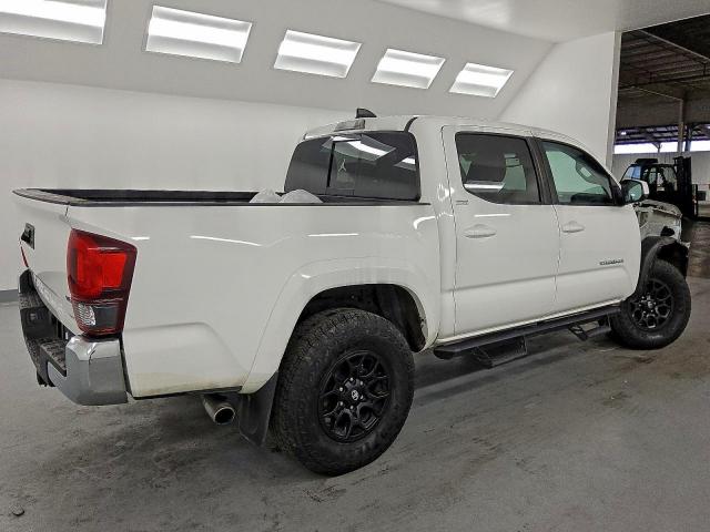 Toyota Tacoma Double Cab Image 2