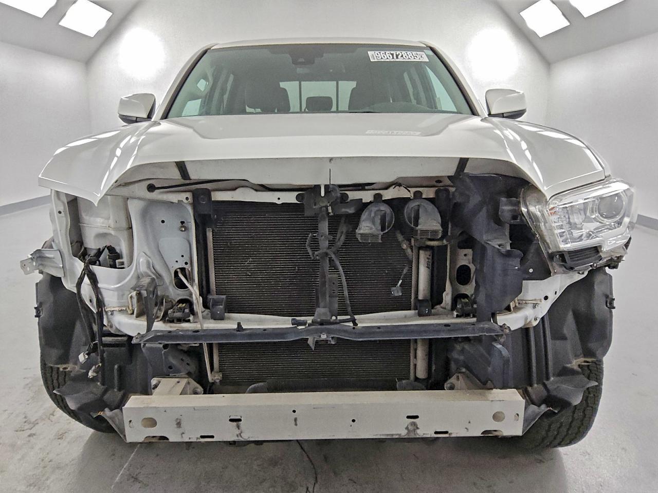 Toyota Tacoma Double Cab Image 3