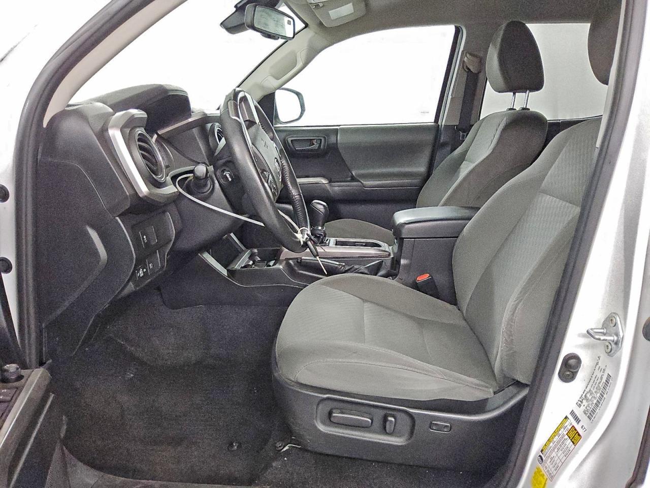 Toyota Tacoma Double Cab Image 11