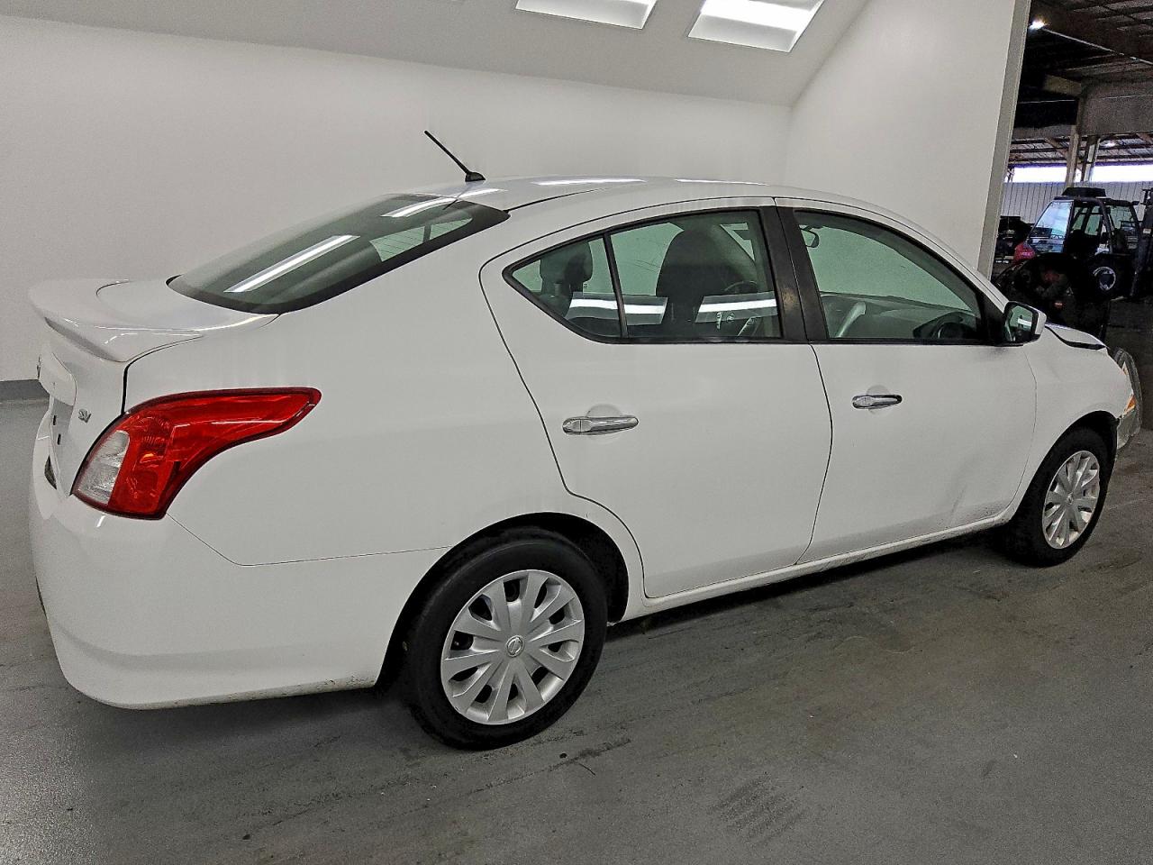 Nissan Versa S Image 3