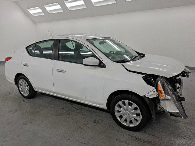 Nissan Versa S Image 5