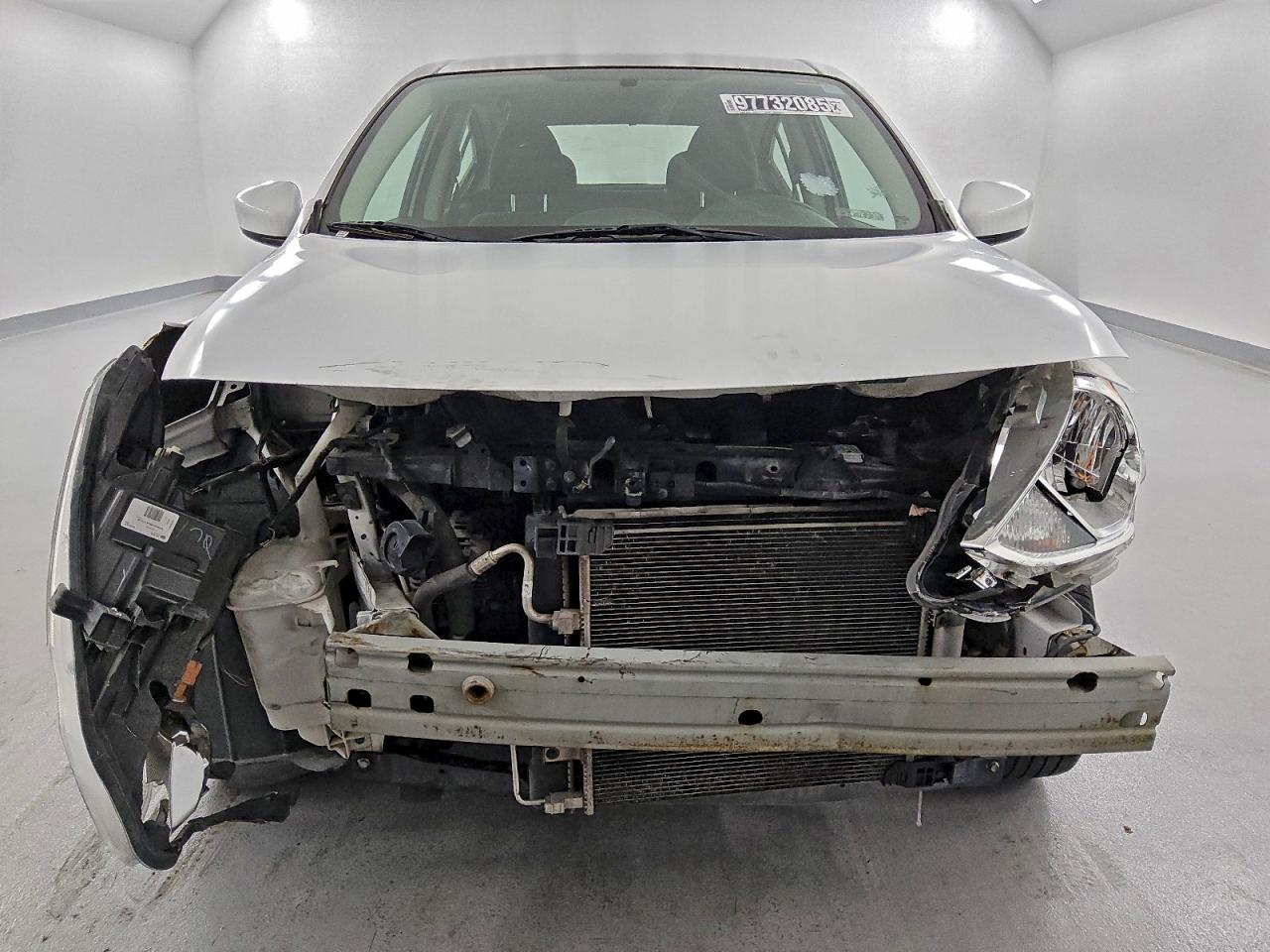 Nissan Versa S Image 8