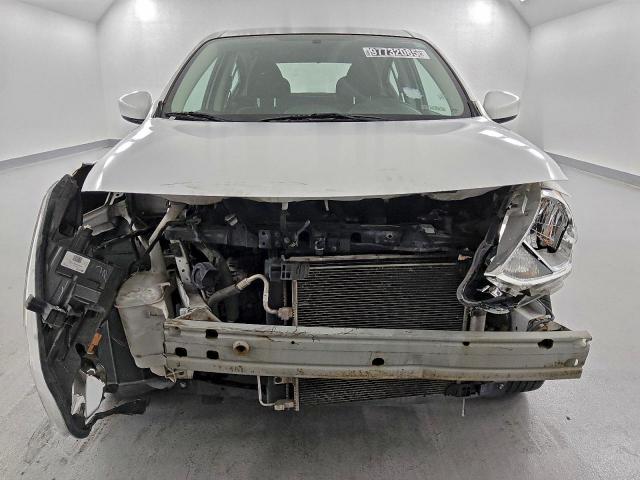 Nissan Versa S Image 8