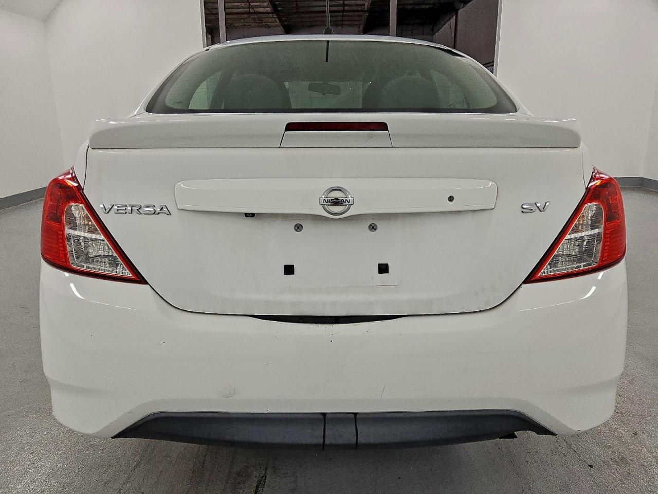 Nissan Versa S Image 6