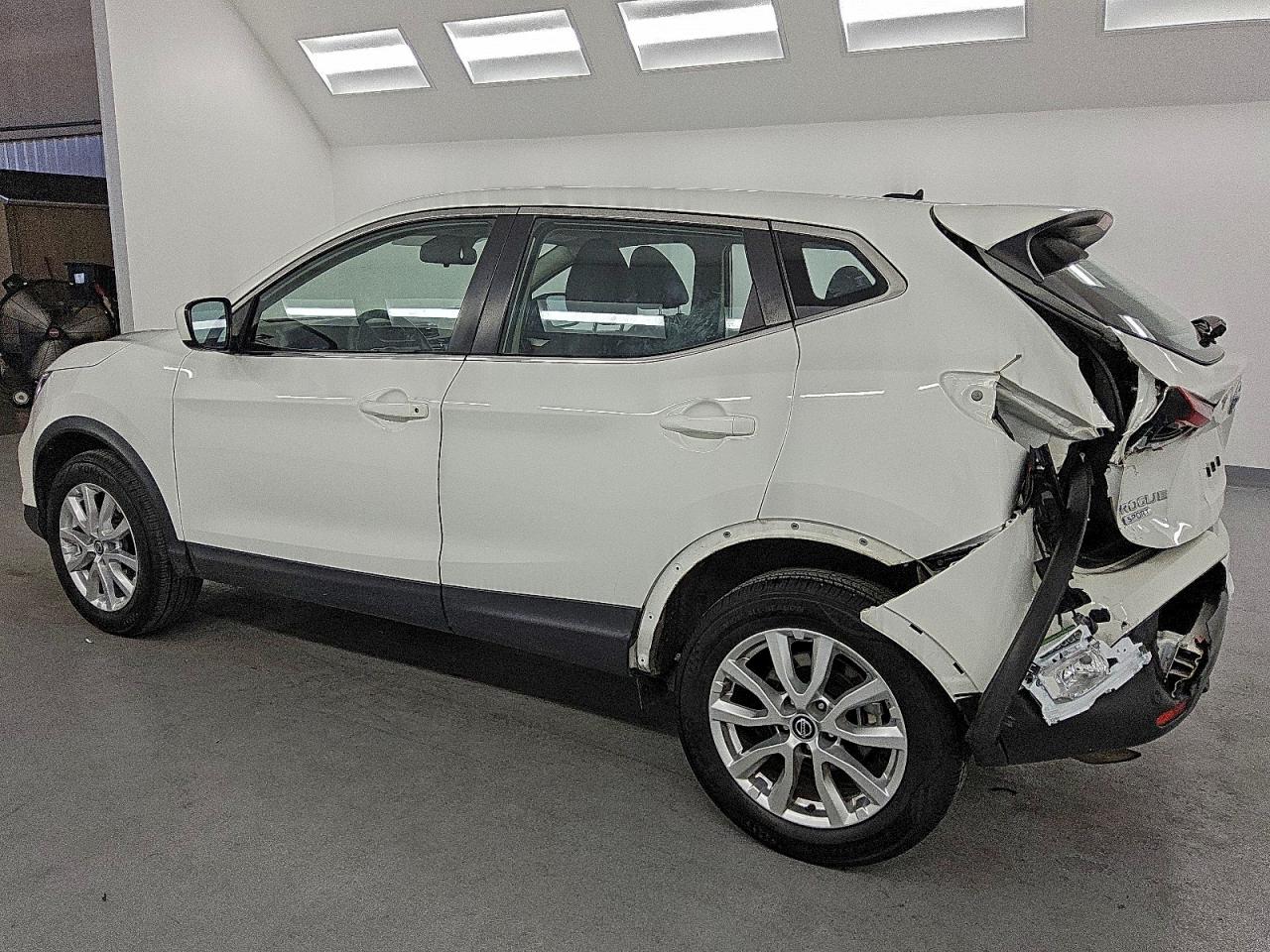 Nissan Rogue S Image 3