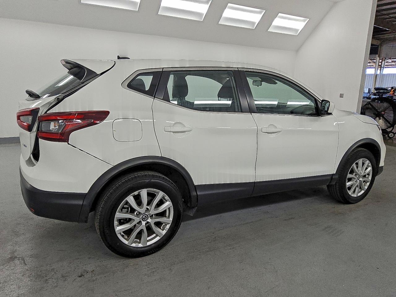 Nissan Rogue S Image 2
