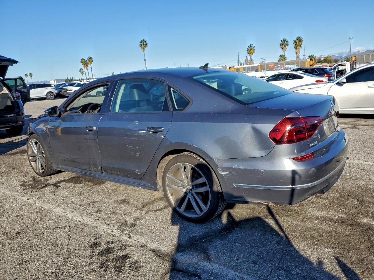 Volkswagen Passat S Image 6