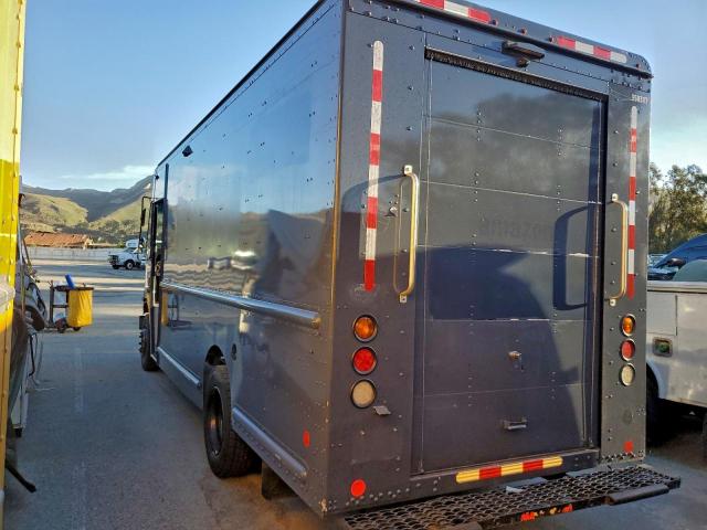 Freightliner Mt45 M Line Walk-in Van Image 2