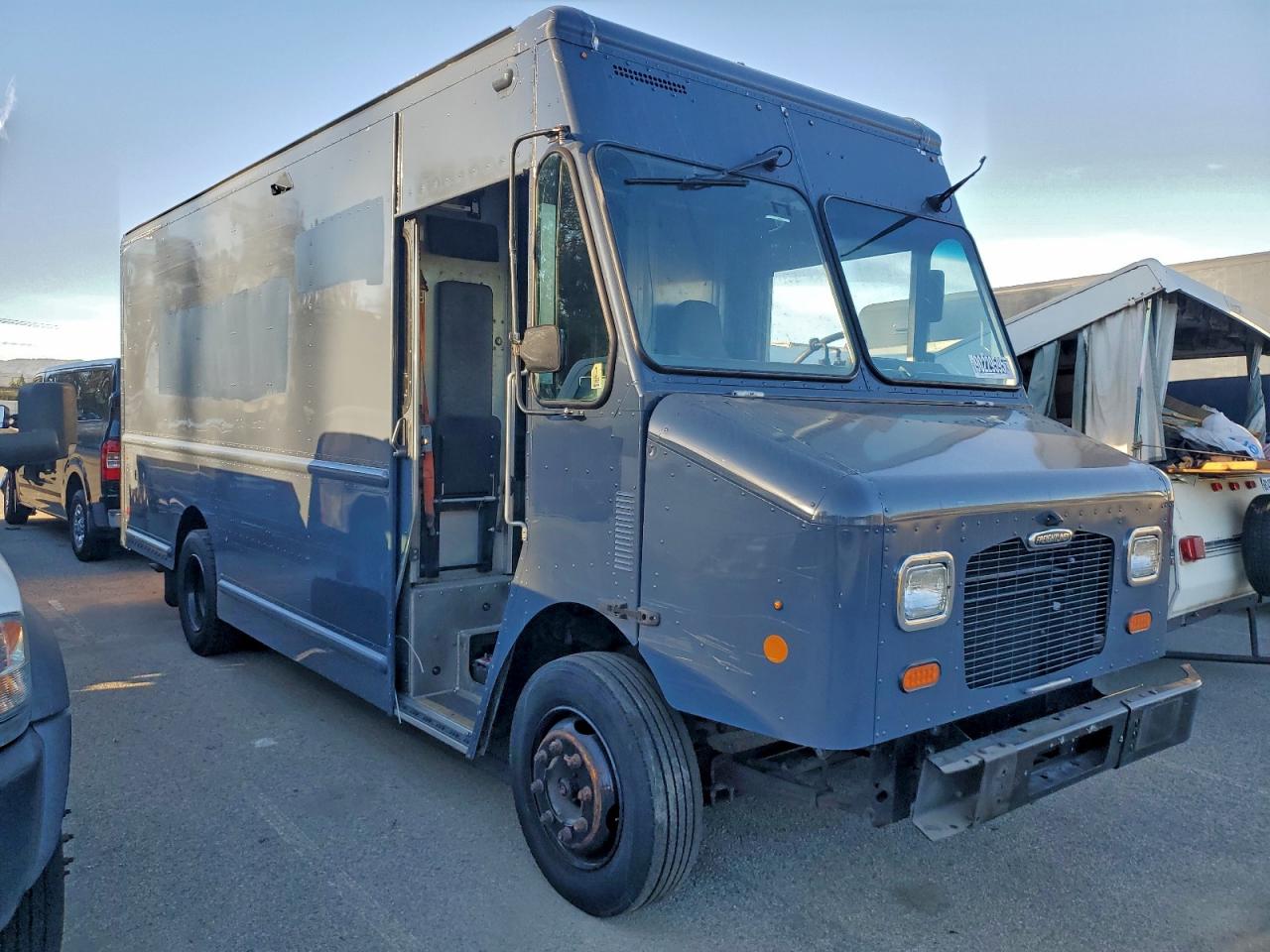 Freightliner Mt45 M Line Walk-in Van Image 3