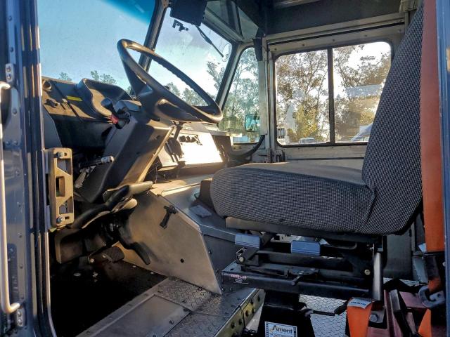 Freightliner Mt45 M Line Walk-in Van Image 4
