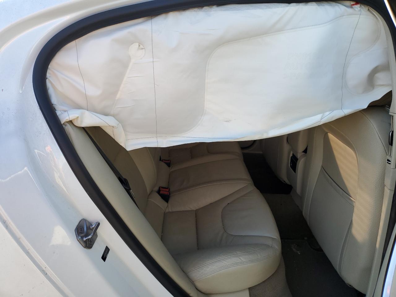 Volvo S60 T5 Image 11