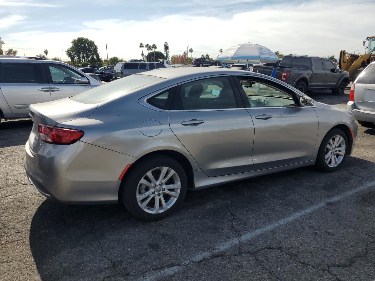 Chrysler 200 Limited Image 4