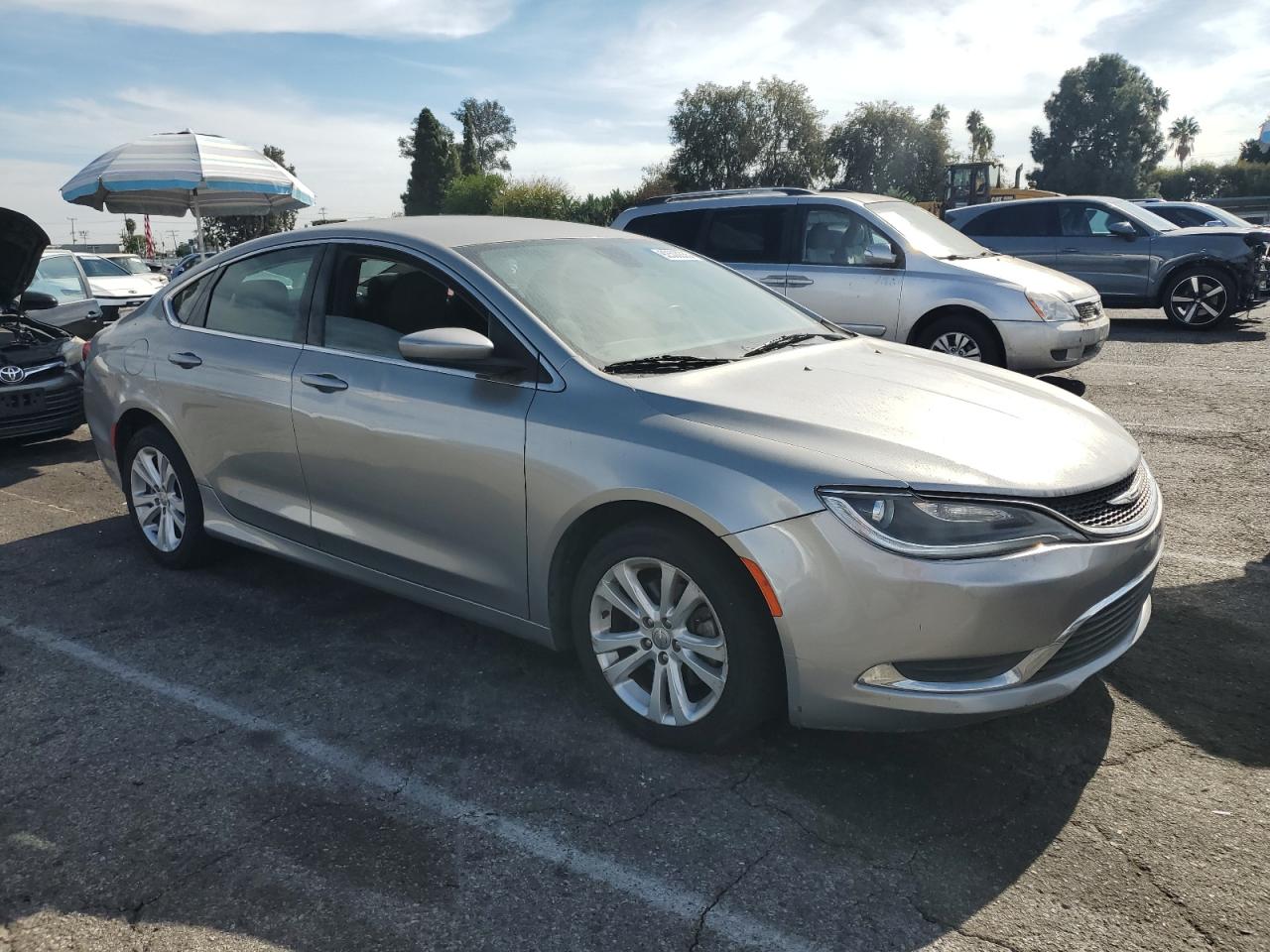 Chrysler 200 Limited Image 2