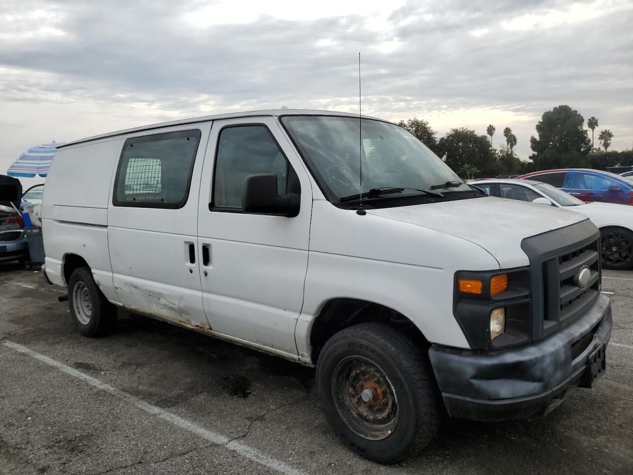Ford Econoline E150 Van Image 4