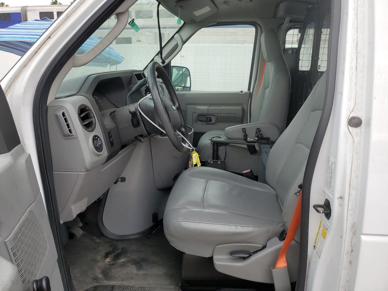 Ford Econoline E150 Van Image 6