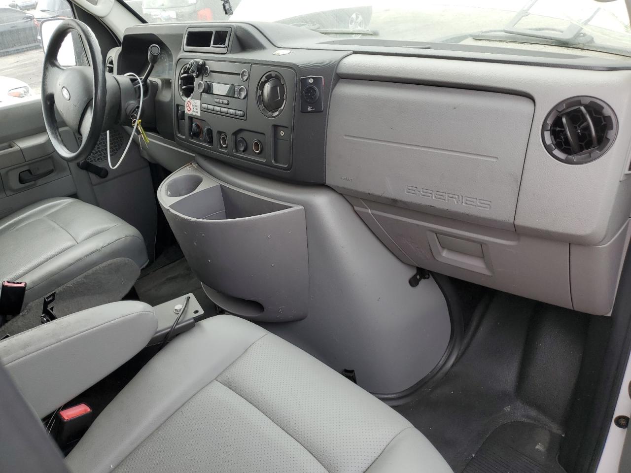 Ford Econoline E150 Van Image 12