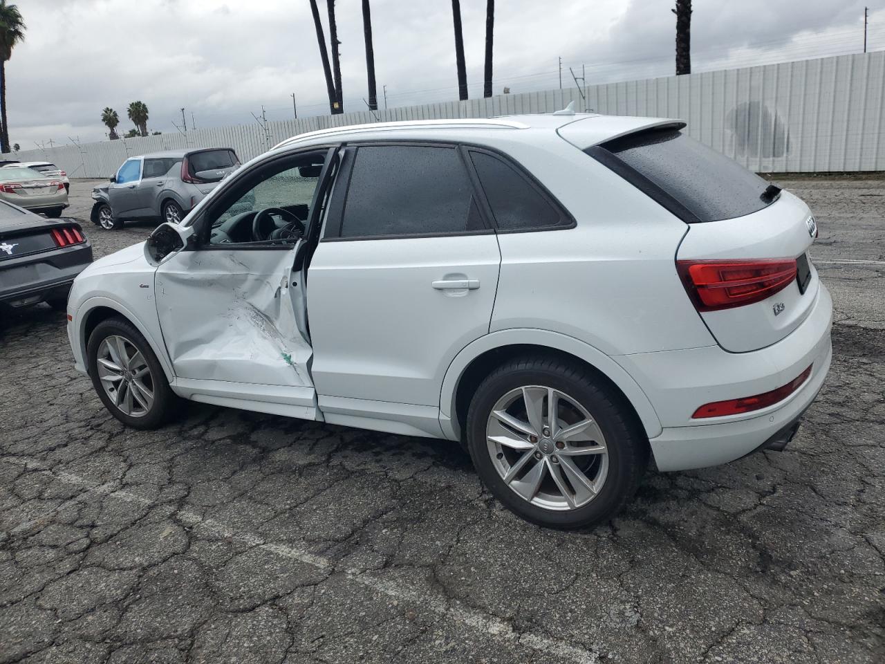 Audi Q3 Premium Image 13