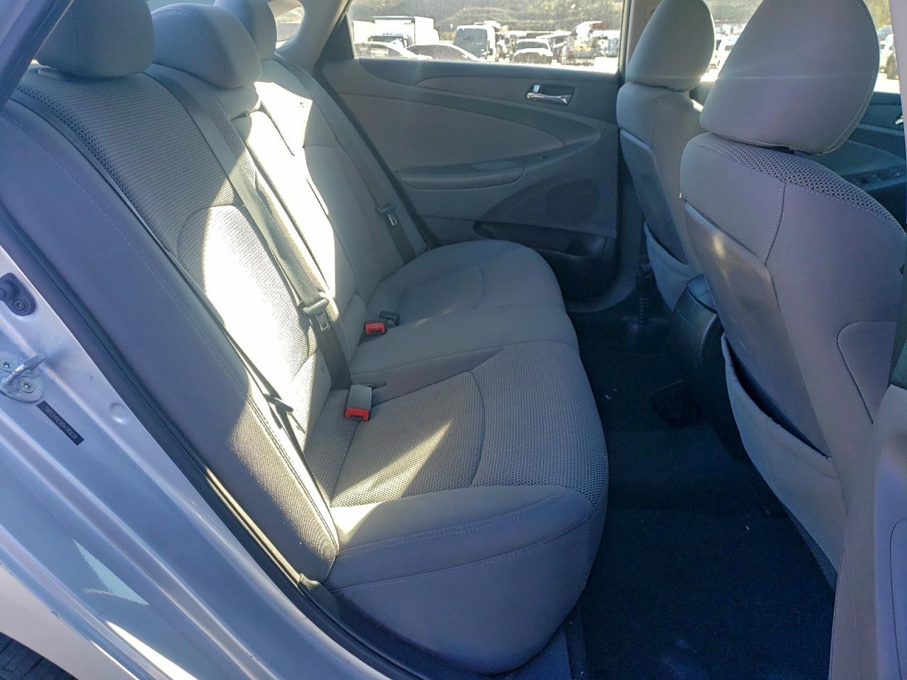 Hyundai SONATA Gls Image 12