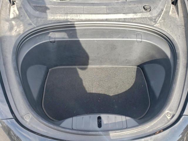 Tesla Model 3 Image 11