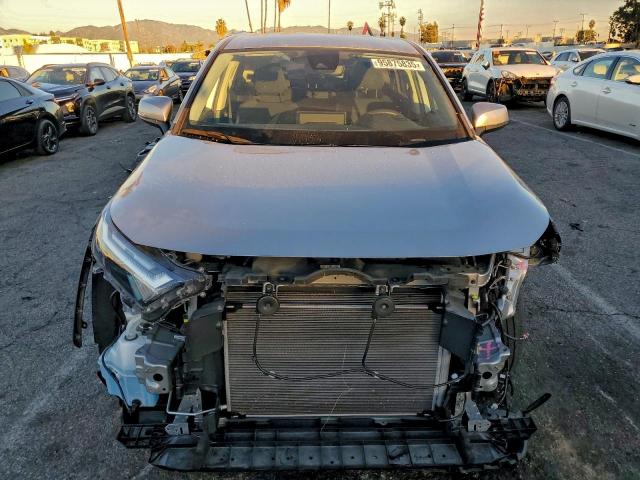 Toyota RAV4 Le Image 4