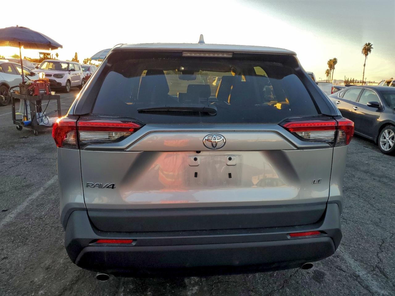 Toyota RAV4 Le Image 12