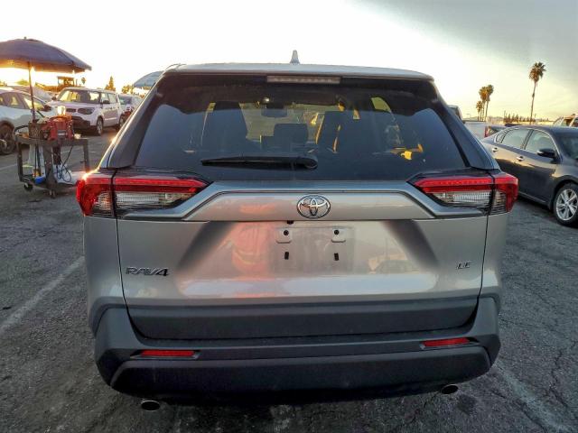 Toyota RAV4 Le Image 12