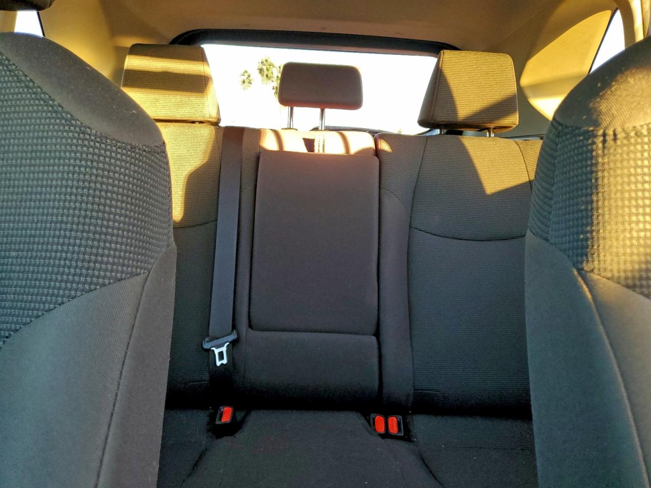 Toyota RAV4 Le Image 11